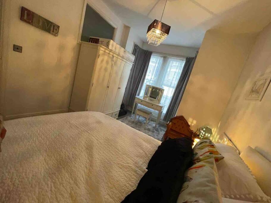One/Two Bedroom Apartment Close To Sea & Centre هاستَنغ المظهر الخارجي الصورة