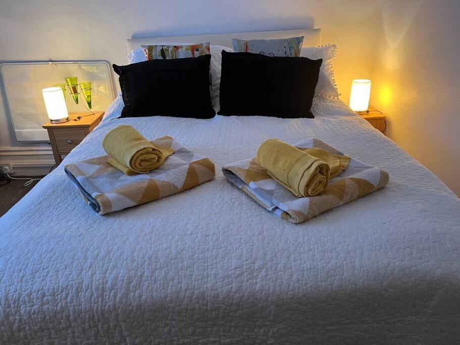 One/Two Bedroom Apartment Close To Sea & Centre هاستَنغ المظهر الخارجي الصورة