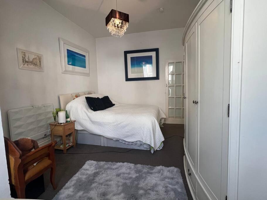 One/Two Bedroom Apartment Close To Sea & Centre هاستَنغ المظهر الخارجي الصورة