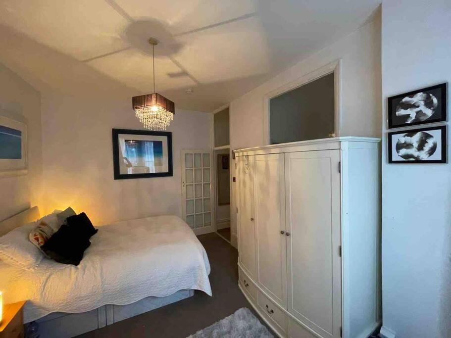 One/Two Bedroom Apartment Close To Sea & Centre هاستَنغ المظهر الخارجي الصورة
