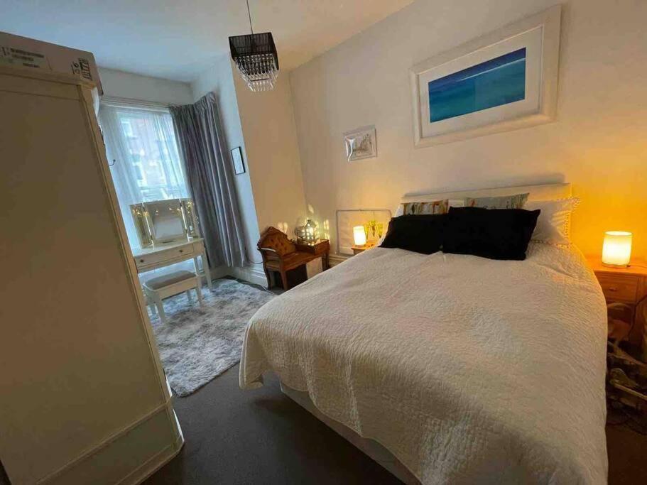 One/Two Bedroom Apartment Close To Sea & Centre هاستَنغ المظهر الخارجي الصورة