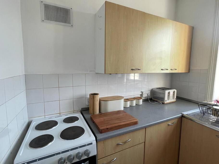 One/Two Bedroom Apartment Close To Sea & Centre هاستَنغ المظهر الخارجي الصورة